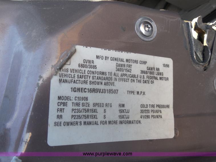 image for item I1271 1997 Chevrolet Suburban 1500 SUV