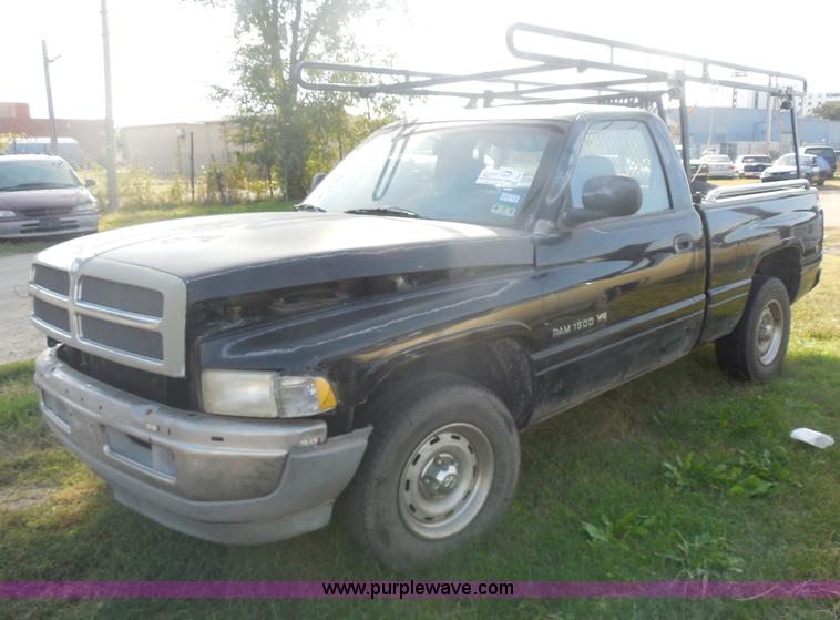 image for item I1274 2000 Dodge Ram 1500 pickup truck