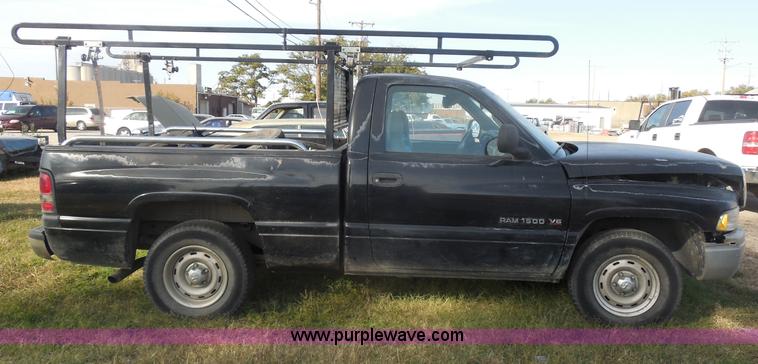 image for item I1274 2000 Dodge Ram 1500 pickup truck