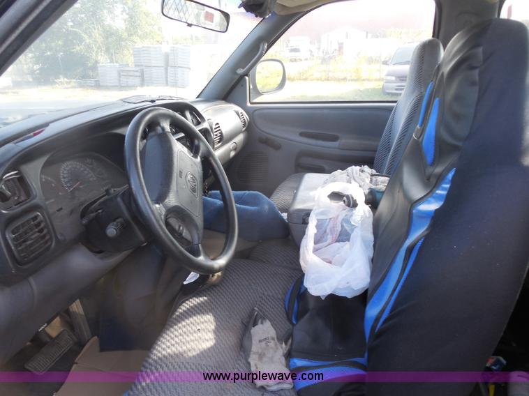 image for item I1274 2000 Dodge Ram 1500 pickup truck