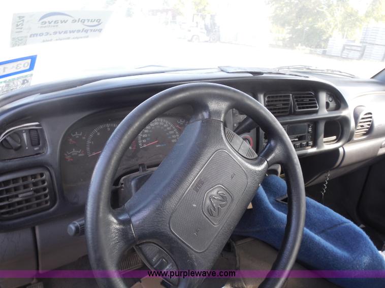 image for item I1274 2000 Dodge Ram 1500 pickup truck