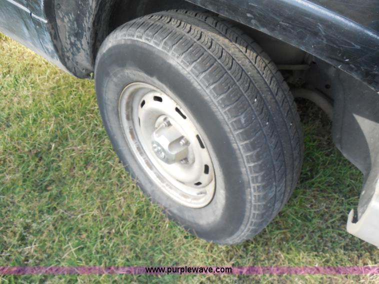 image for item I1274 2000 Dodge Ram 1500 pickup truck