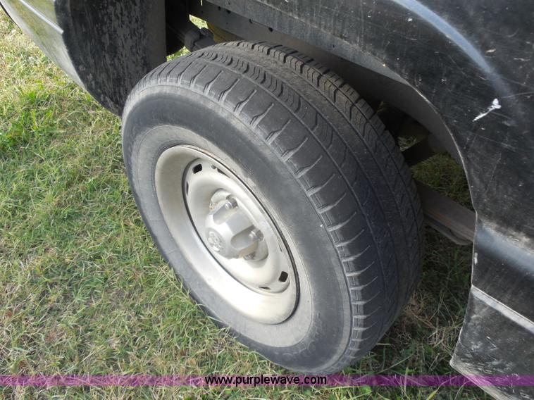 image for item I1274 2000 Dodge Ram 1500 pickup truck