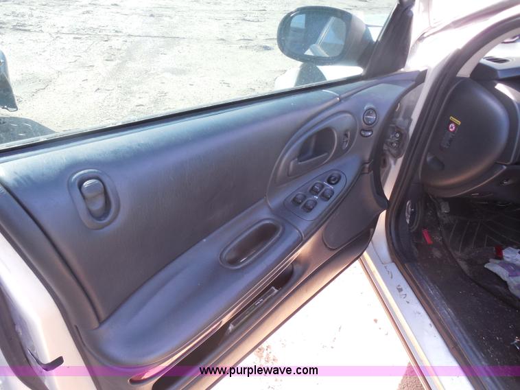 image for item I1277 2002 Dodge Intrepid SE