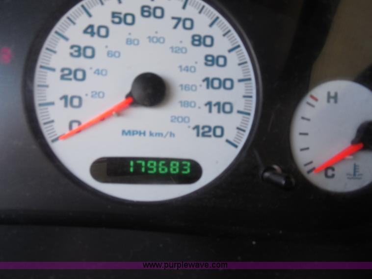 image for item I1277 2002 Dodge Intrepid SE