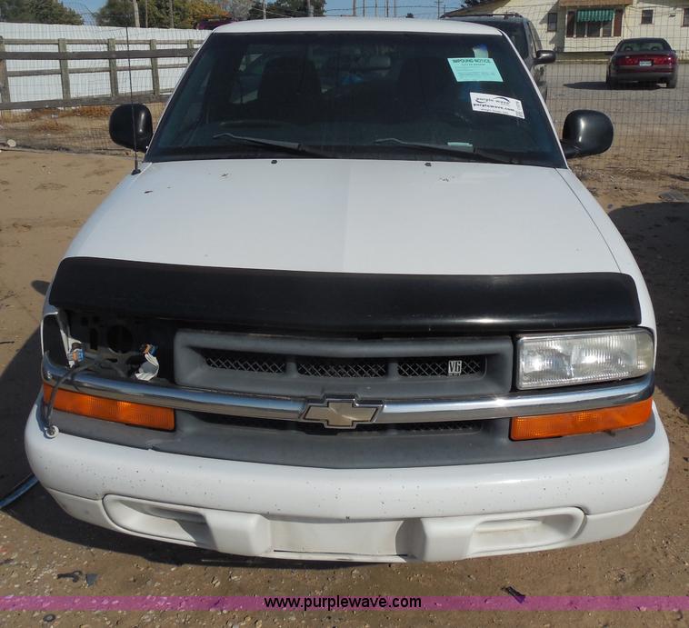 image for item I1278 1998 Chevrolet S10 pickup truck