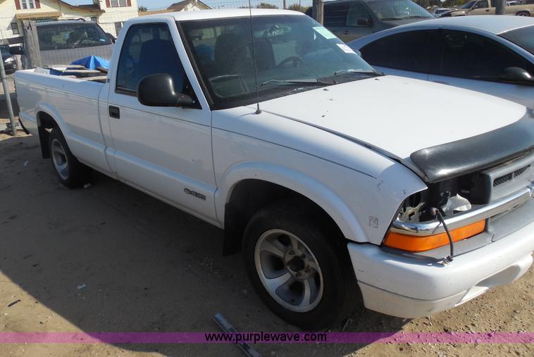 image for item I1278 1998 Chevrolet S10 pickup truck
