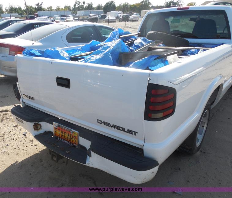 image for item I1278 1998 Chevrolet S10 pickup truck