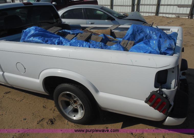 image for item I1278 1998 Chevrolet S10 pickup truck