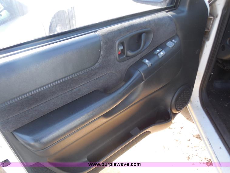 image for item I1278 1998 Chevrolet S10 pickup truck