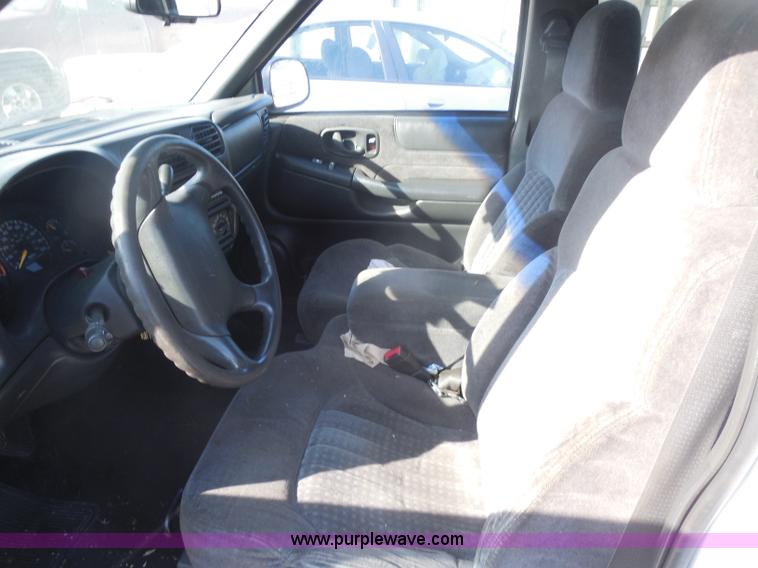 image for item I1278 1998 Chevrolet S10 pickup truck