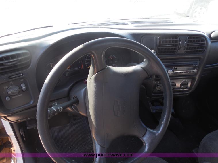 image for item I1278 1998 Chevrolet S10 pickup truck