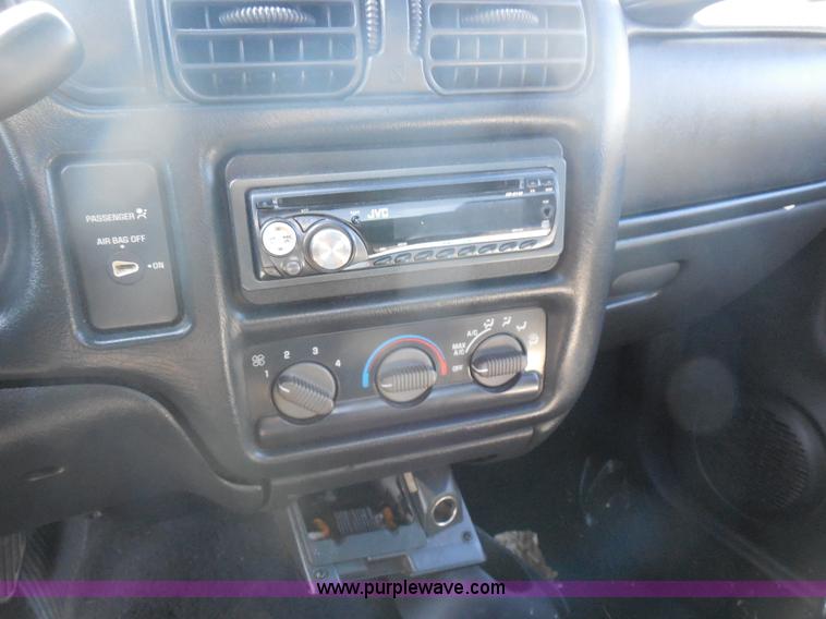 image for item I1278 1998 Chevrolet S10 pickup truck