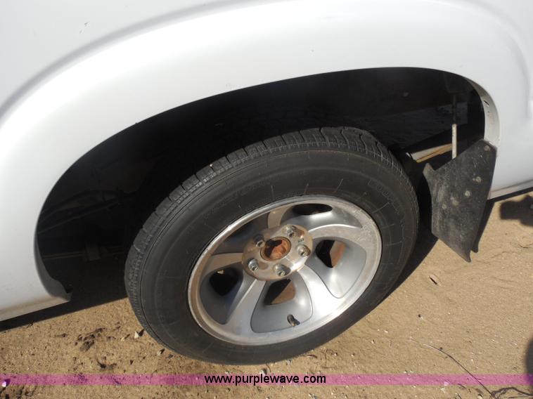 image for item I1278 1998 Chevrolet S10 pickup truck