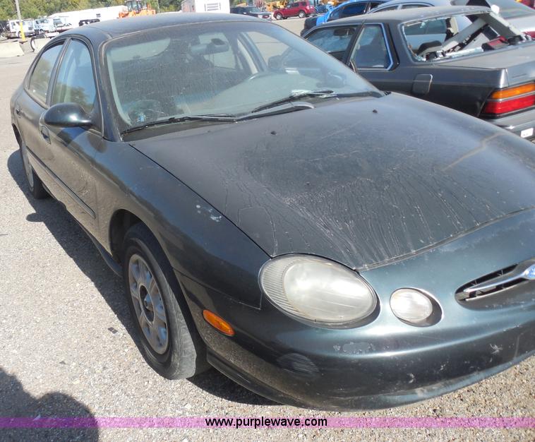 image for item I1280 1998 Ford Taurus LX
