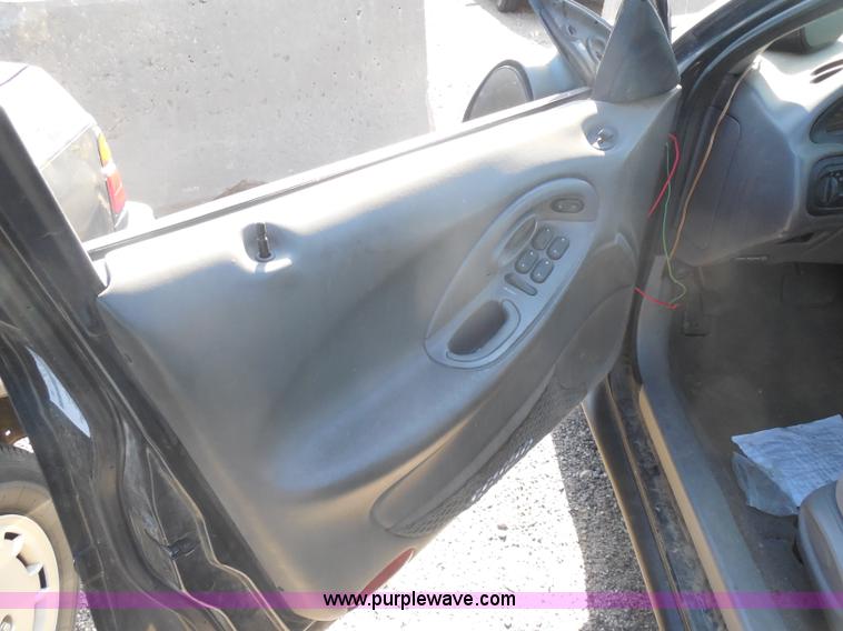 image for item I1280 1998 Ford Taurus LX