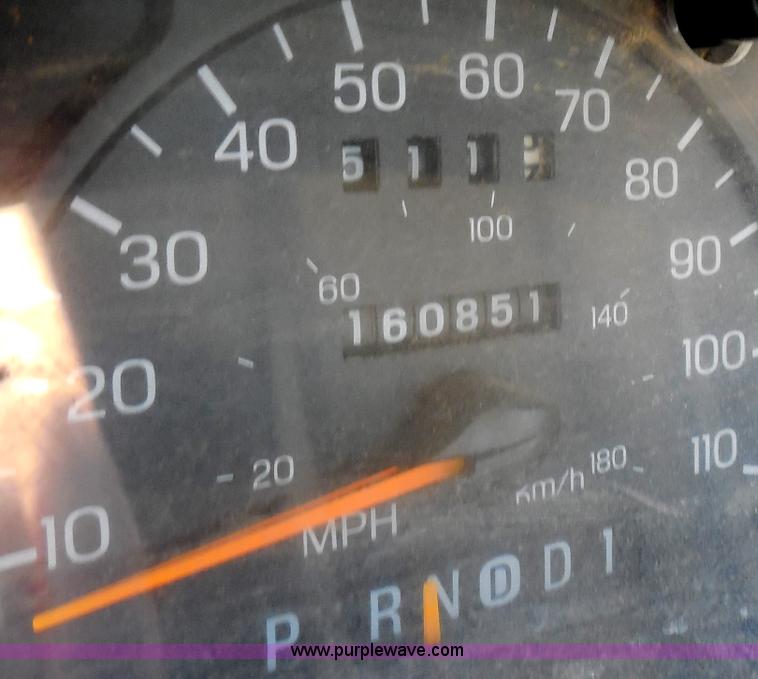 image for item I1280 1998 Ford Taurus LX