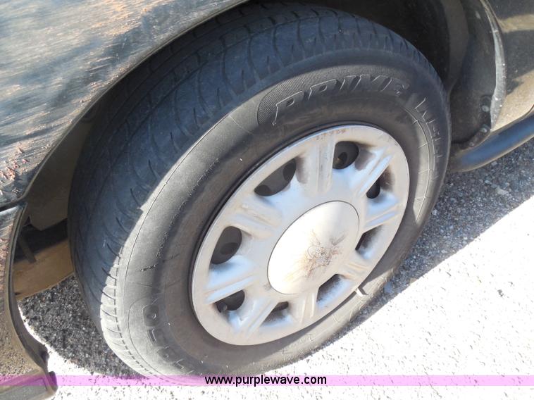 image for item I1280 1998 Ford Taurus LX