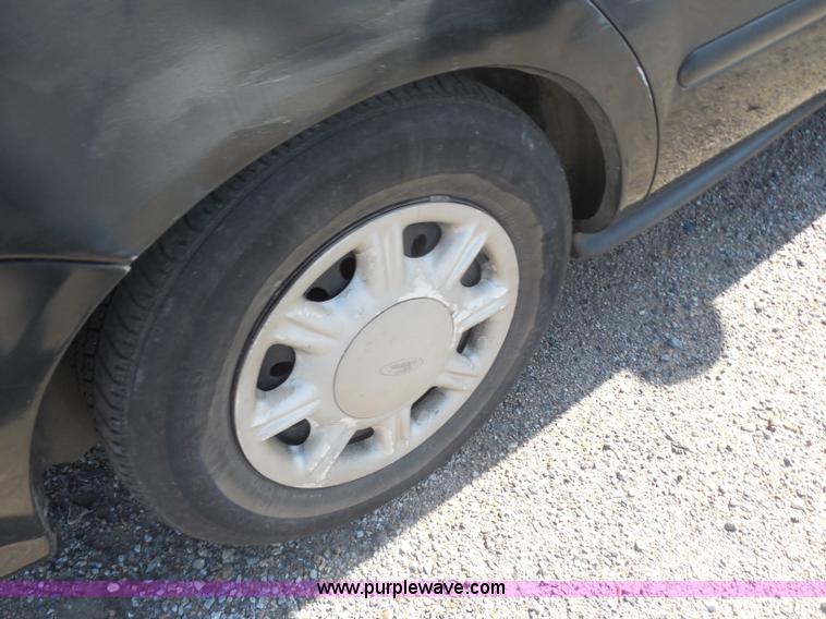 image for item I1280 1998 Ford Taurus LX
