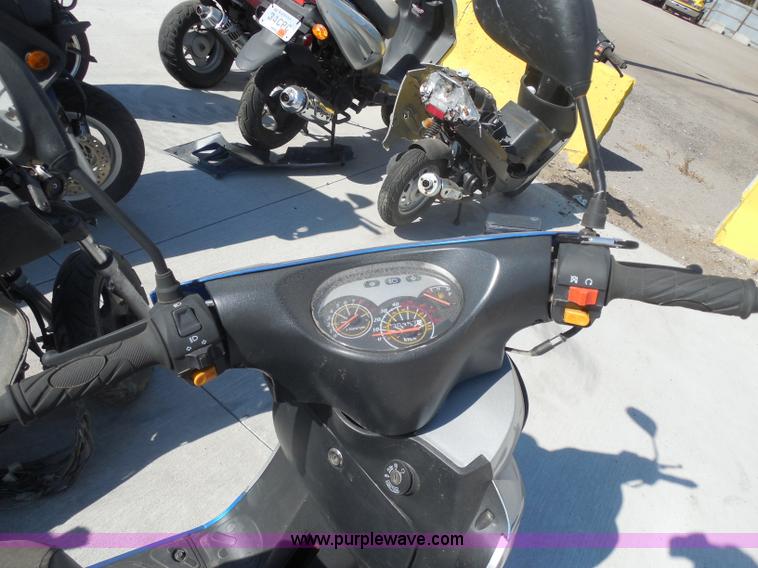 image for item I1284 2013 Taotao VIP 50 moped