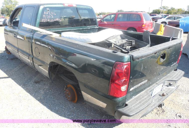 image for item I1285 2003 Chevrolet Silverado 1500 pickup truck