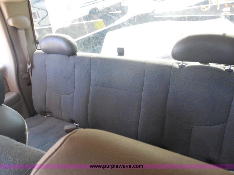 image for item I1285 2003 Chevrolet Silverado 1500 pickup truck