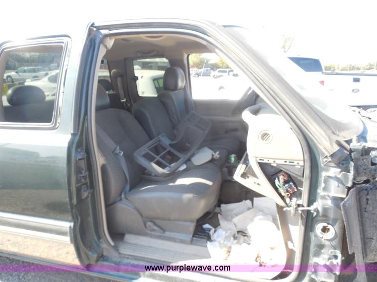 image for item I1285 2003 Chevrolet Silverado 1500 pickup truck