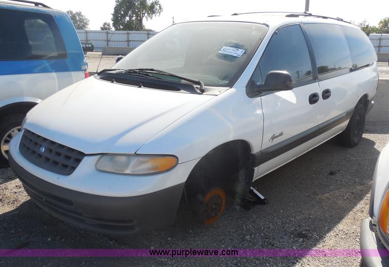 image for item I1286 1997 Plymouth Grand Voyager SE van