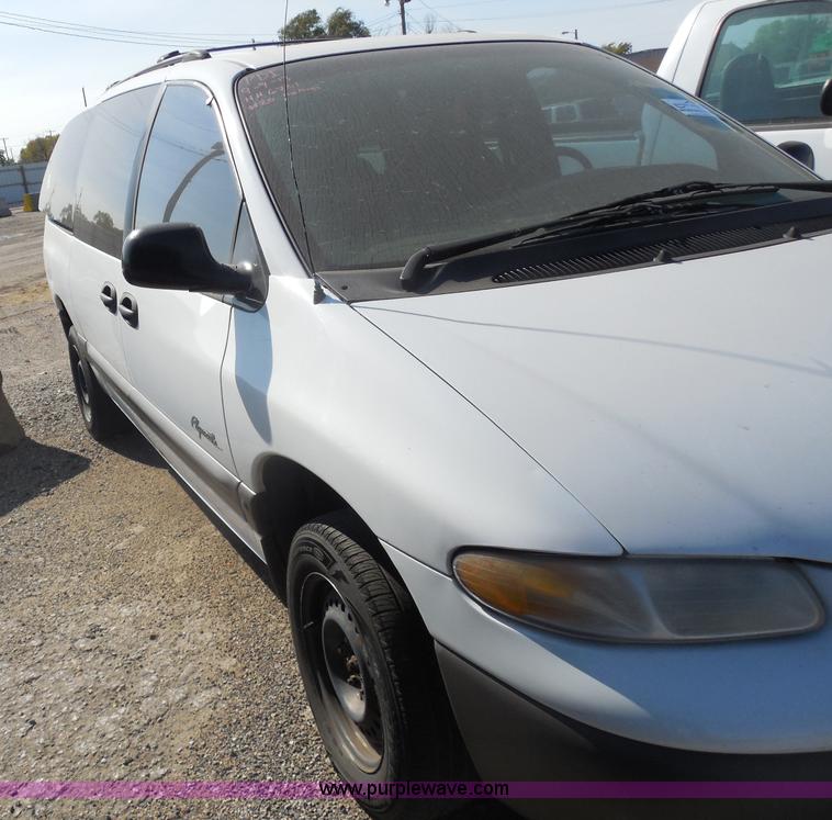 image for item I1286 1997 Plymouth Grand Voyager SE van