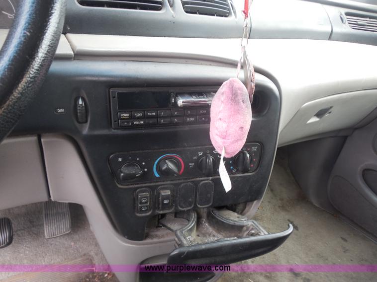 image for item I1290 1998 Ford Windstar van