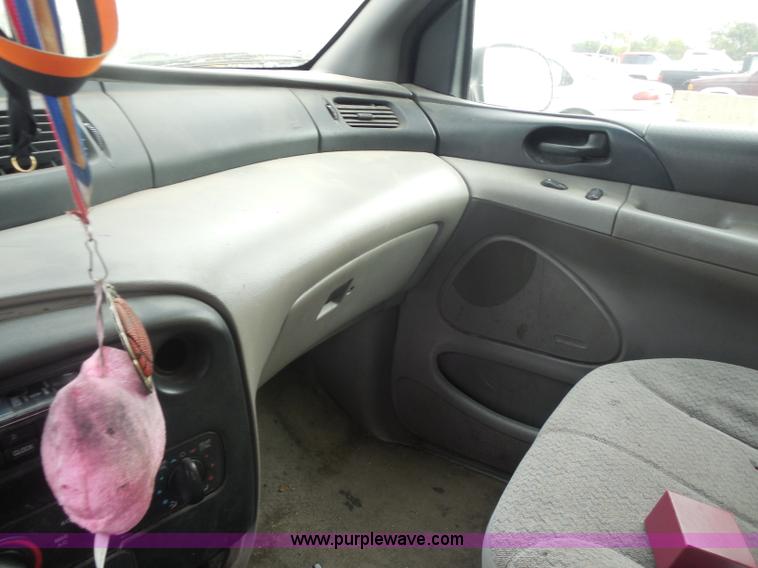 image for item I1290 1998 Ford Windstar van