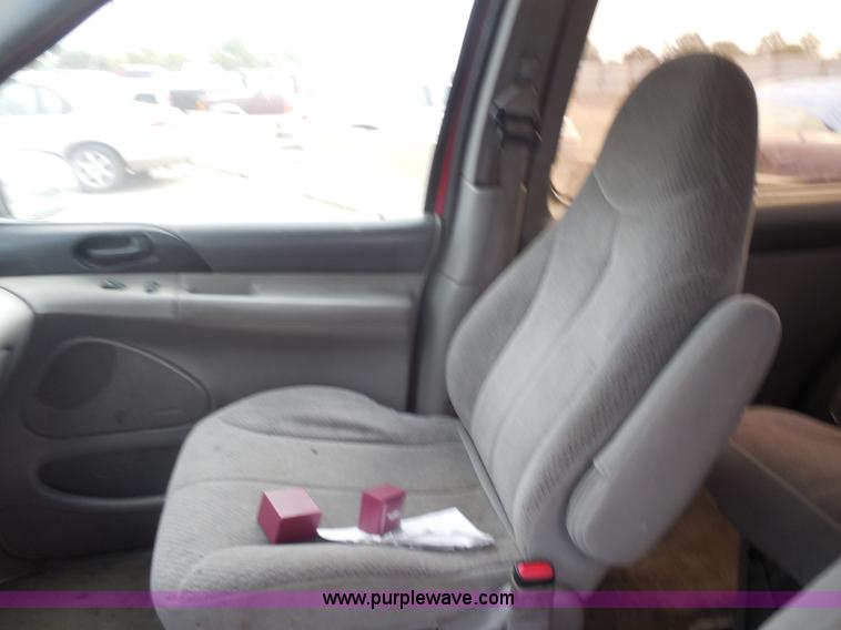 image for item I1290 1998 Ford Windstar van