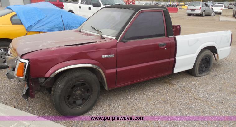 image for item I1292 1992 Mazda B2200 pickup truck