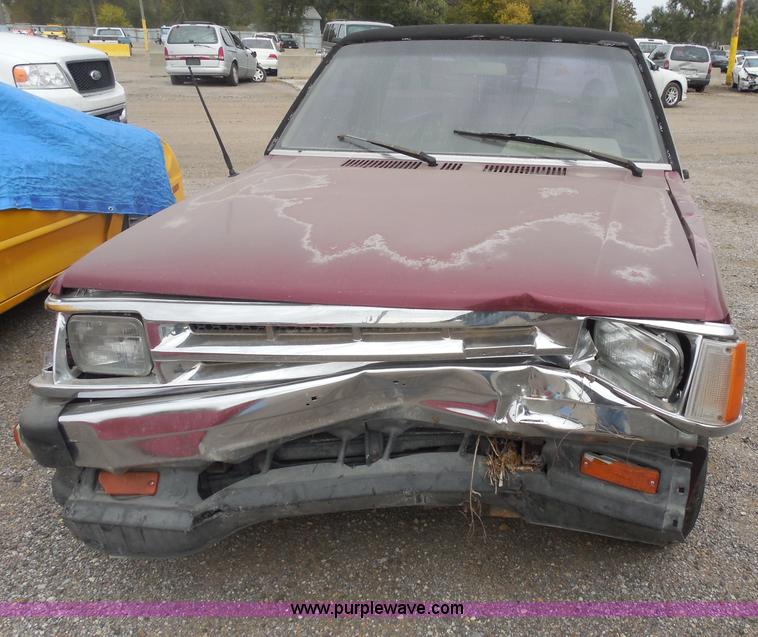 image for item I1292 1992 Mazda B2200 pickup truck