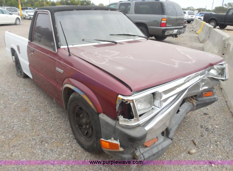 image for item I1292 1992 Mazda B2200 pickup truck