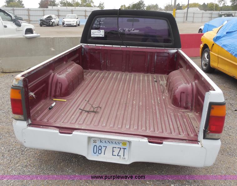 image for item I1292 1992 Mazda B2200 pickup truck