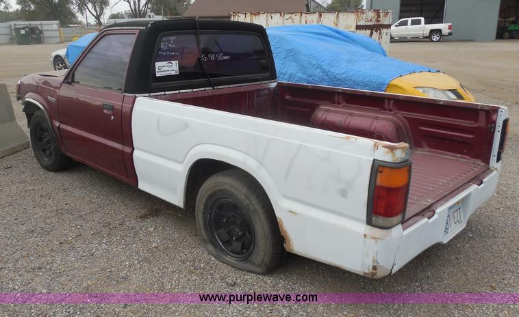 image for item I1292 1992 Mazda B2200 pickup truck