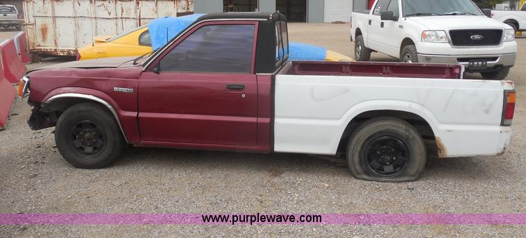 image for item I1292 1992 Mazda B2200 pickup truck
