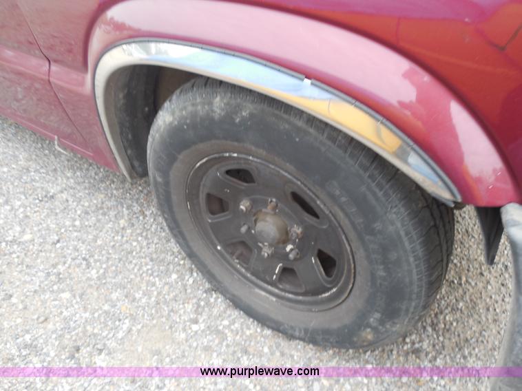 image for item I1292 1992 Mazda B2200 pickup truck