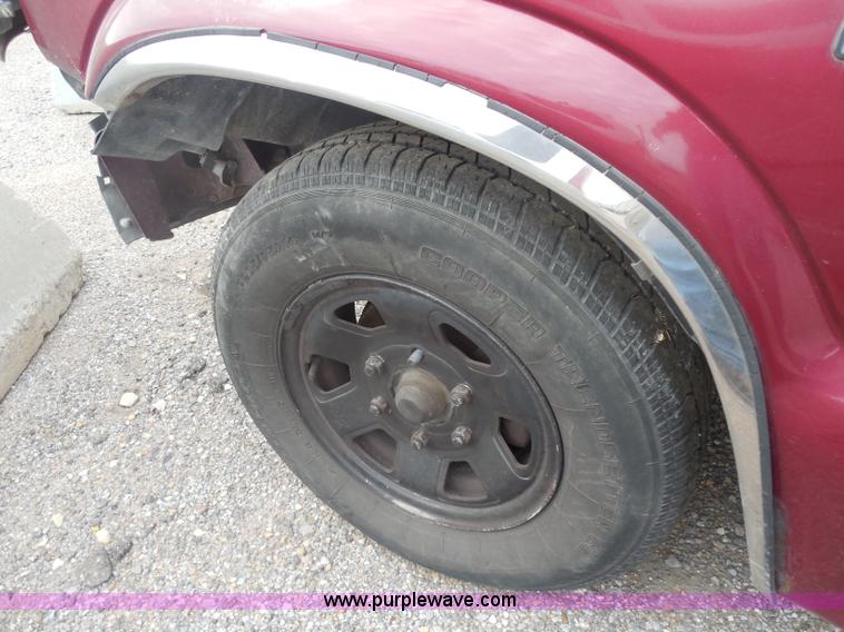 image for item I1292 1992 Mazda B2200 pickup truck