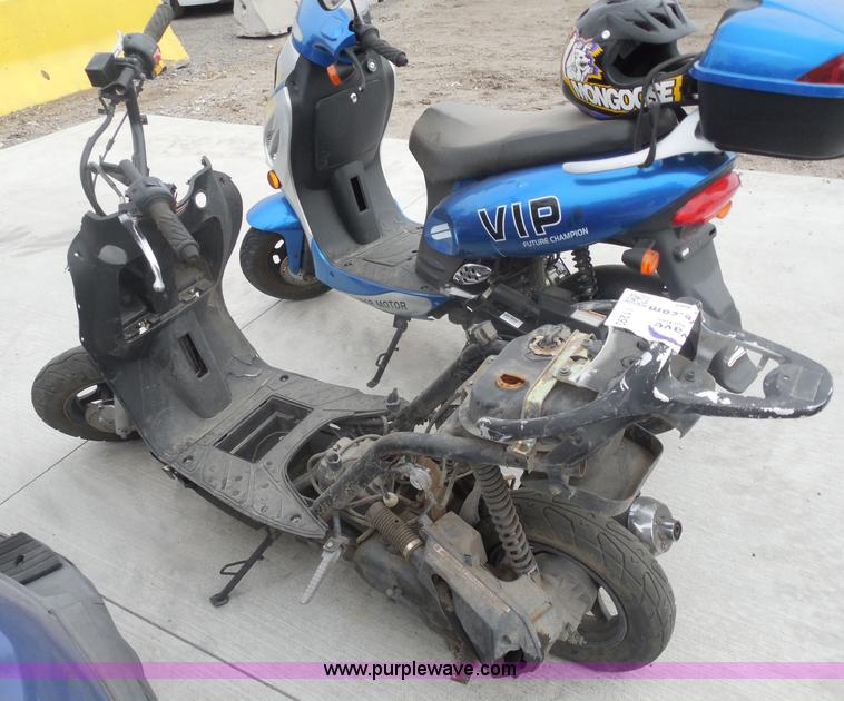 image for item I1293 2011 UNK moped