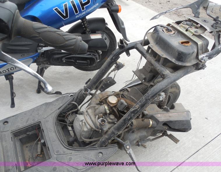 image for item I1293 2011 UNK moped