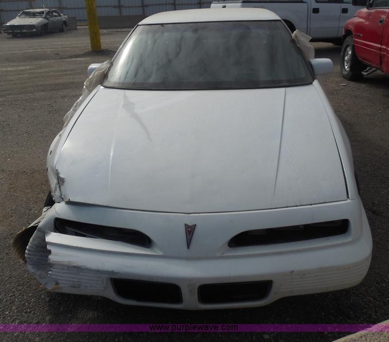 image for item I1297 1993 Pontiac Grand Prix SE