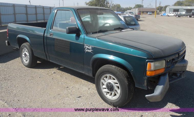 image for item I1299 1993 Dodge Dakota pickup truck