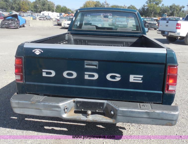 image for item I1299 1993 Dodge Dakota pickup truck