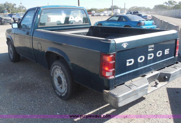 image for item I1299 1993 Dodge Dakota pickup truck