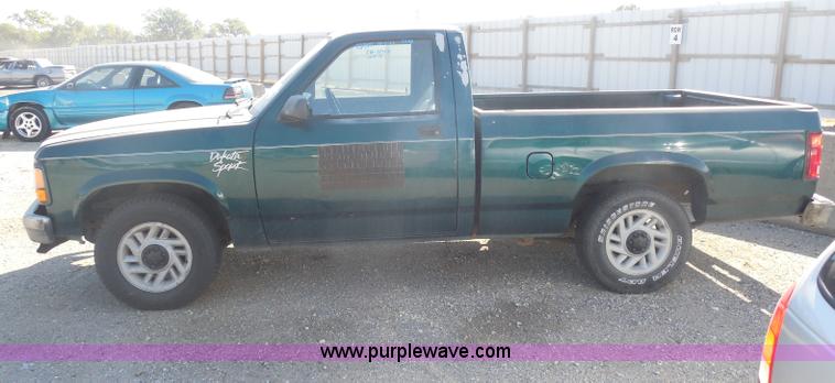 image for item I1299 1993 Dodge Dakota pickup truck