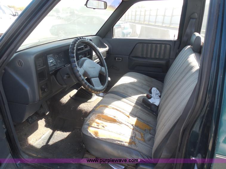 image for item I1299 1993 Dodge Dakota pickup truck