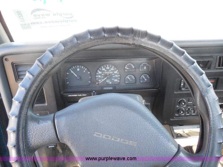 image for item I1299 1993 Dodge Dakota pickup truck