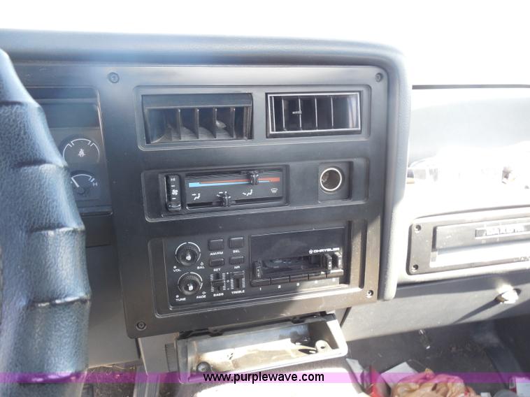 image for item I1299 1993 Dodge Dakota pickup truck